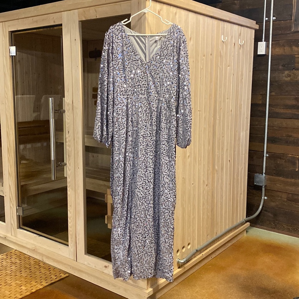 NWT Boohoo SEQUIN PLUNGE MAXI DRESS (US size 14, UK size 18)